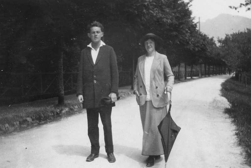 Schiele and Neuzil in Krumau, Czech Republic, 1913. Image via Leopold Museum.